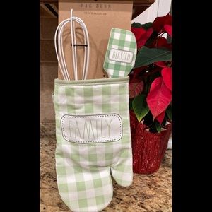 Rae Dunn 3 piece baking set.NWT